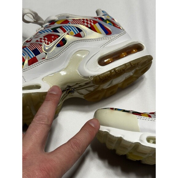 Athletic_Shoes